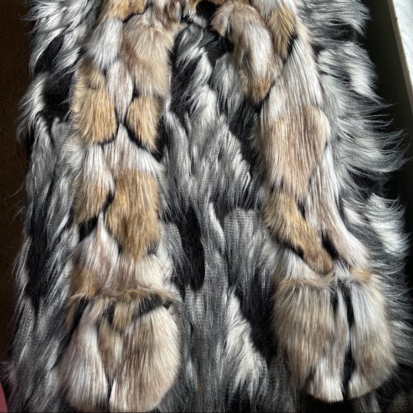 Spirithoods Naughty Rabbit Wolverine Faux Fur Spirithood - Picture 7 of 7